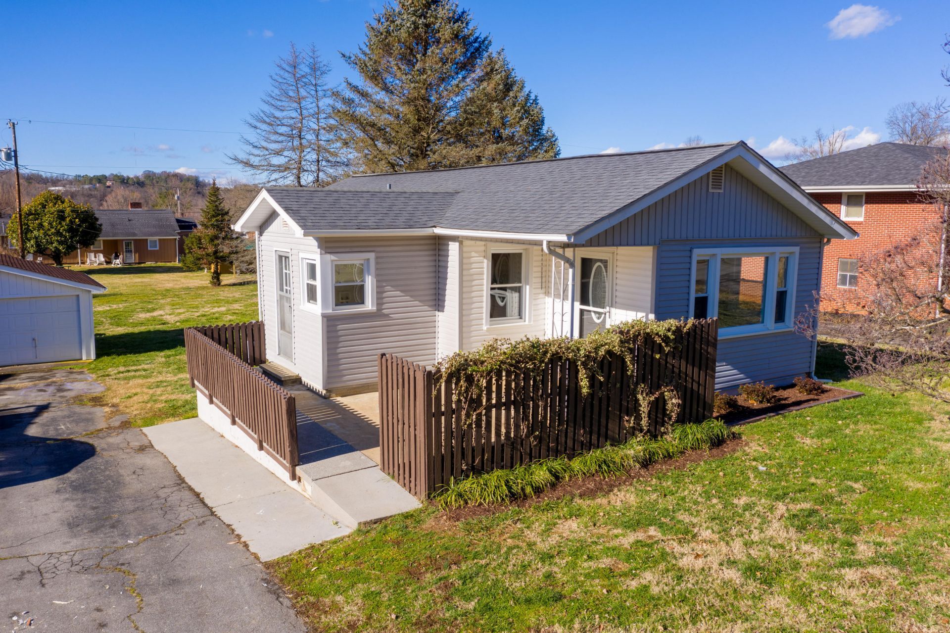 1011 Nave Street, Elizabethton, TN 37643 Main Photo