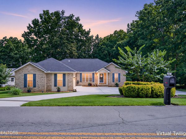 8707 Cherokee Tr, Crossville, TN 38572