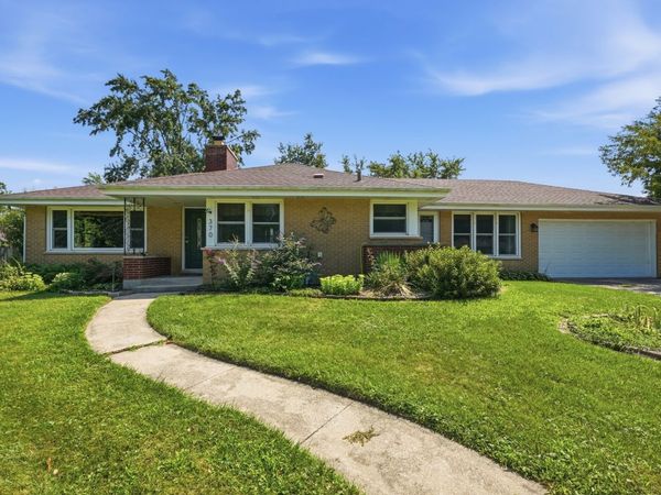 370 Oakwood Drive , Crete, IL 60417