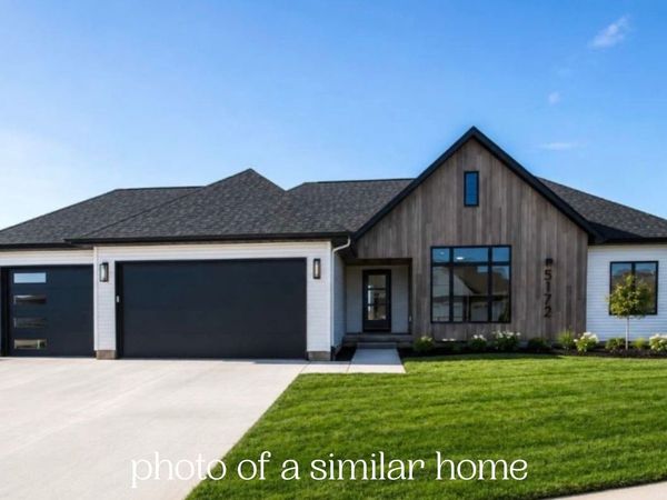 13 Viola Drive , Le Claire, IA 52753