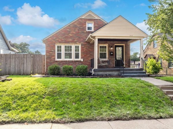 2512 N Howell Street , Davenport, IA 50804