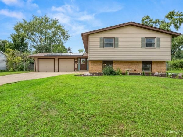 638 Sussex Lane , Crystal Lake, IL 60014