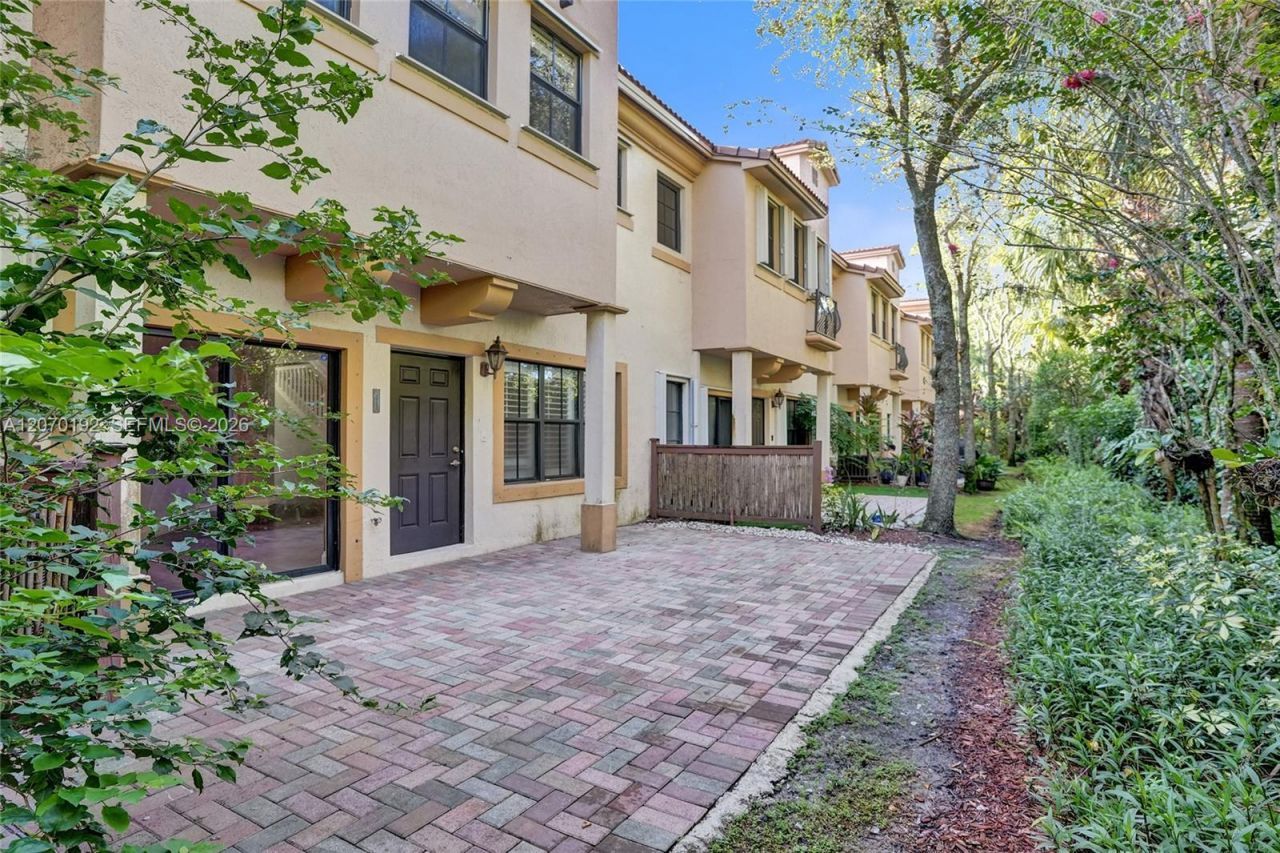 6079 Grand Cypress Cir W, Coconut Creek, FL 33073 Photo