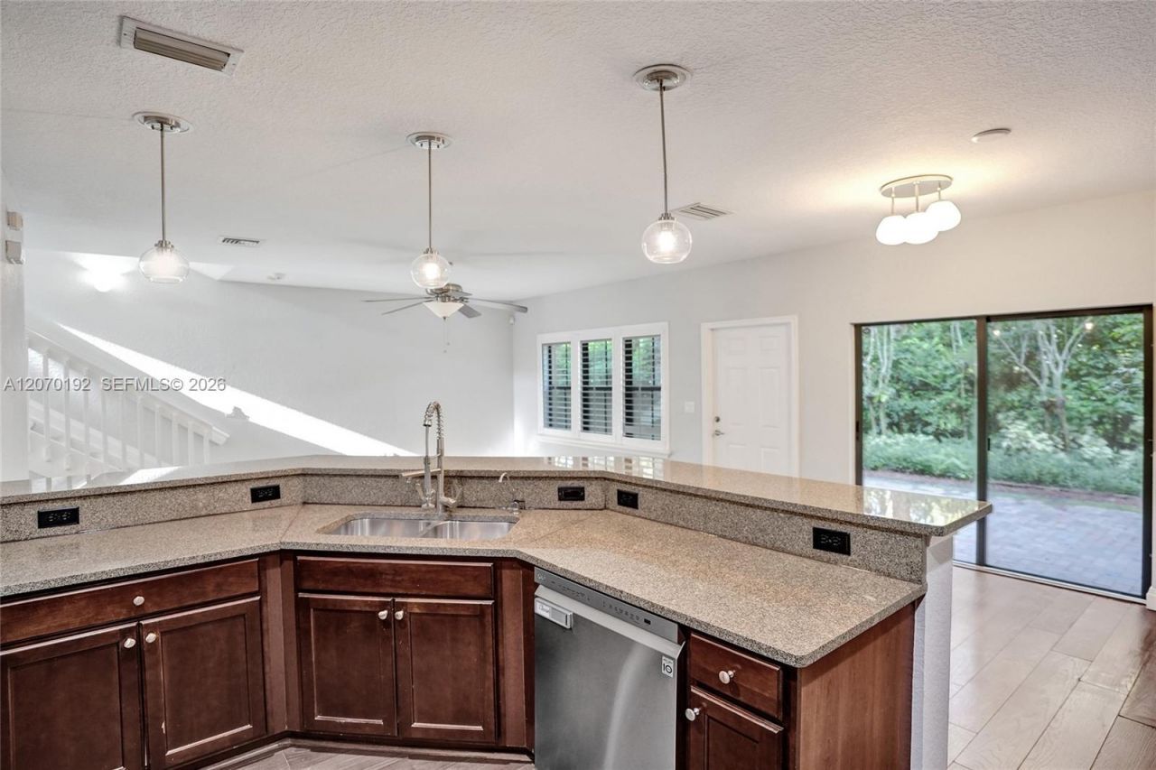 6079 Grand Cypress Cir W, Coconut Creek, FL 33073 Photo