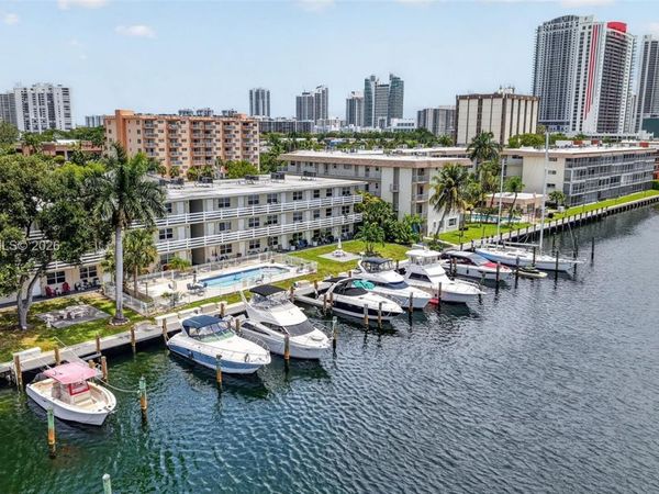 2100 Diana Dr, Unit 310, Hallandale Beach, FL 33009