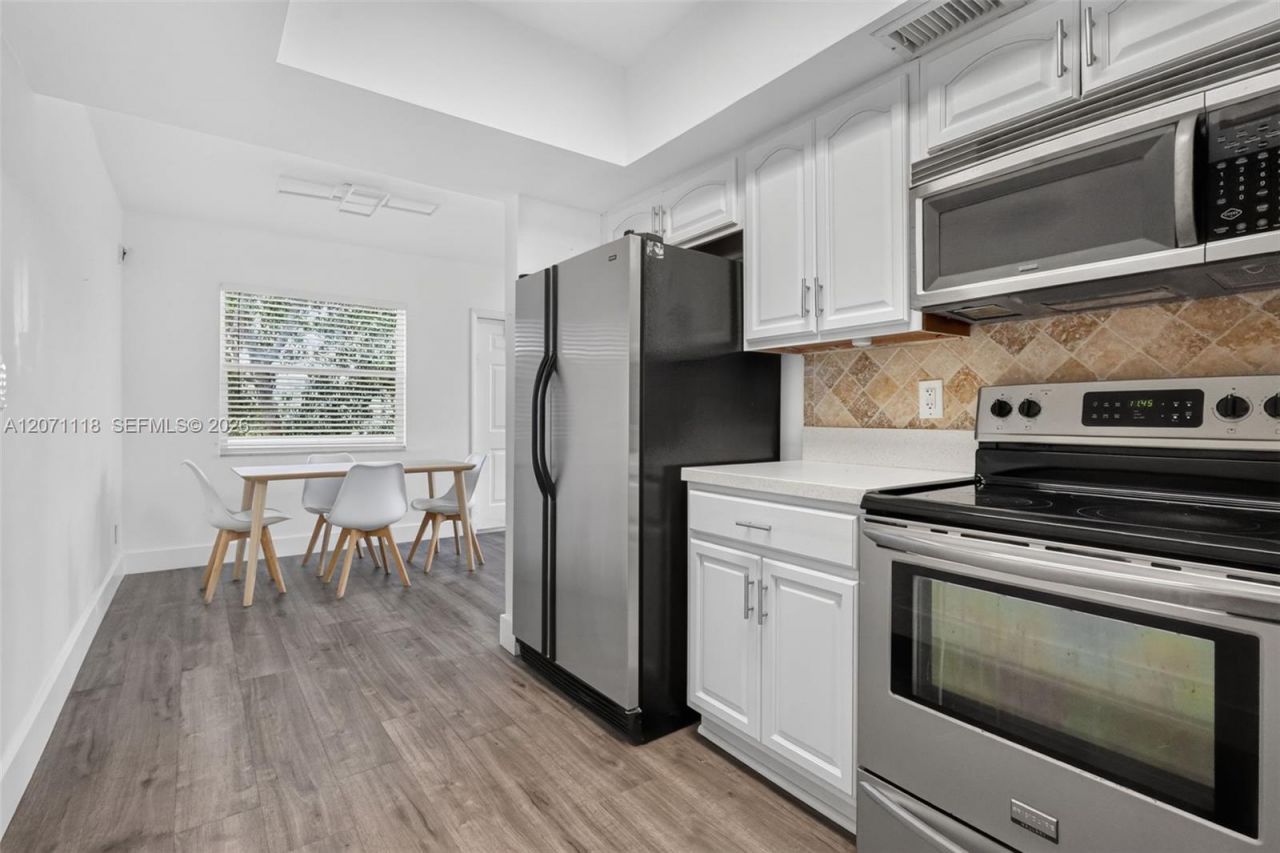 2100 Diana Dr, Unit 310, Hallandale Beach, FL 33009 Photo