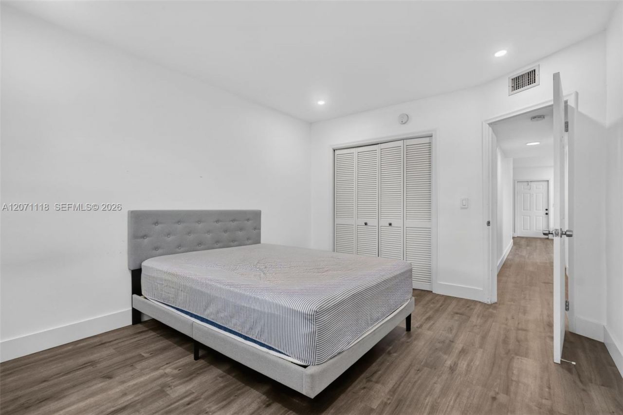 2100 Diana Dr, Unit 310, Hallandale Beach, FL 33009 Photo