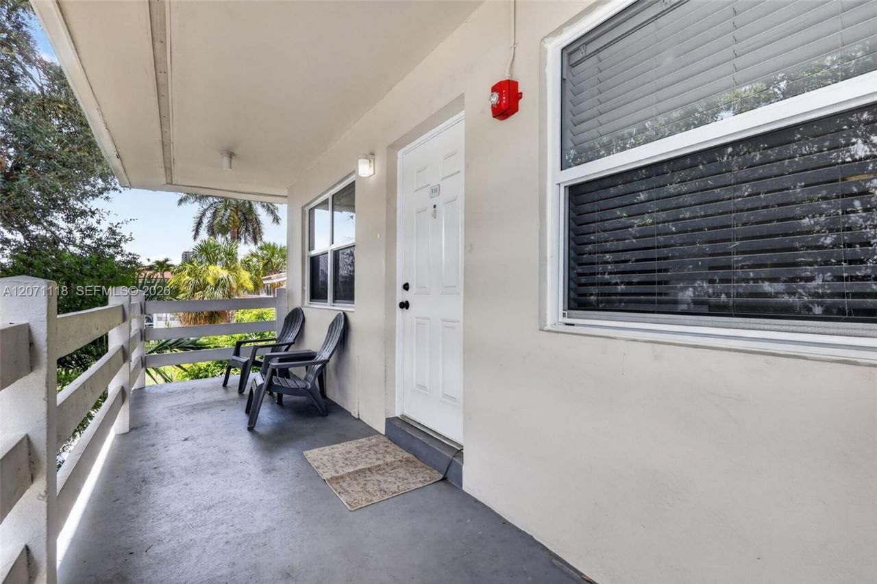 2100 Diana Dr, Unit 310, Hallandale Beach, FL 33009 Photo