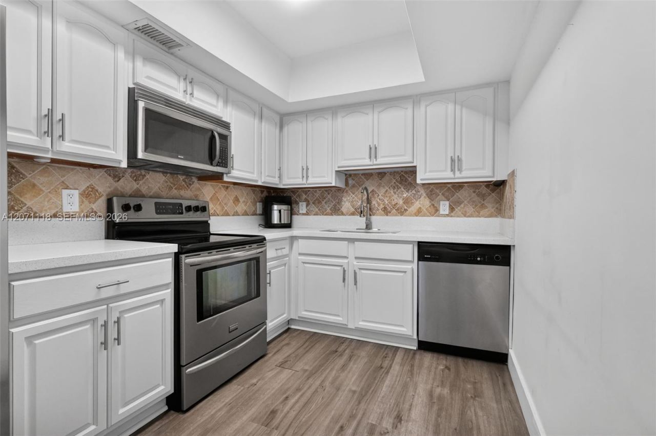 2100 Diana Dr, Unit 310, Hallandale Beach, FL 33009 Photo