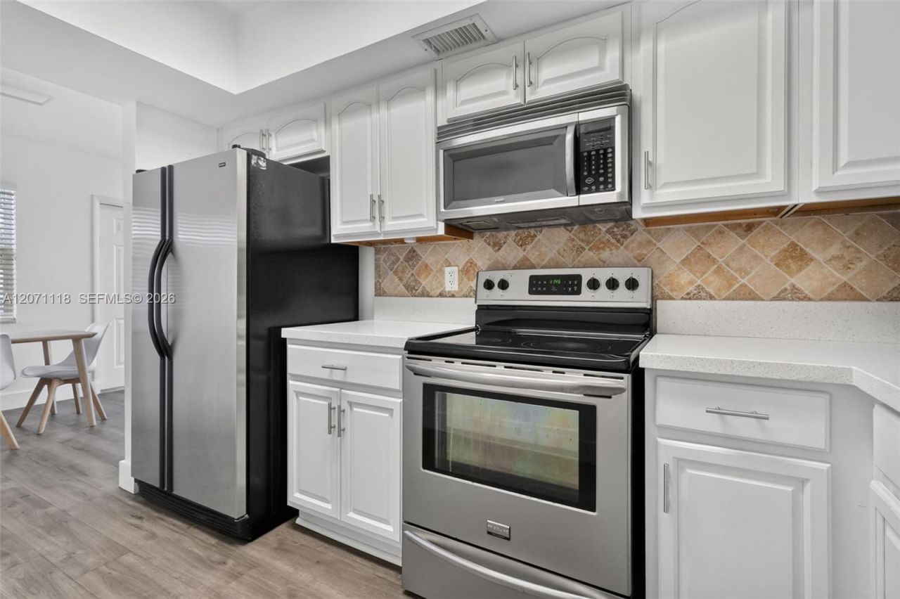 2100 Diana Dr, Unit 310, Hallandale Beach, FL 33009 Photo