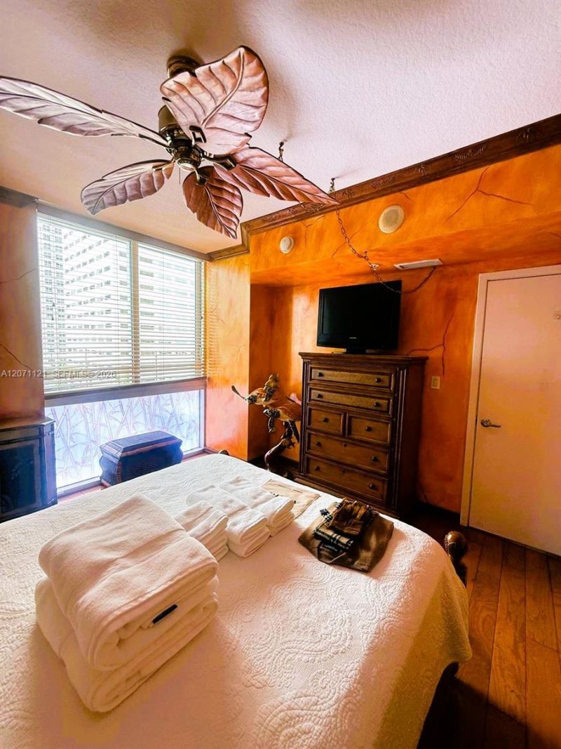 335 S Biscayne Blvd, Unit 1500, Miami, FL 33131 Photo