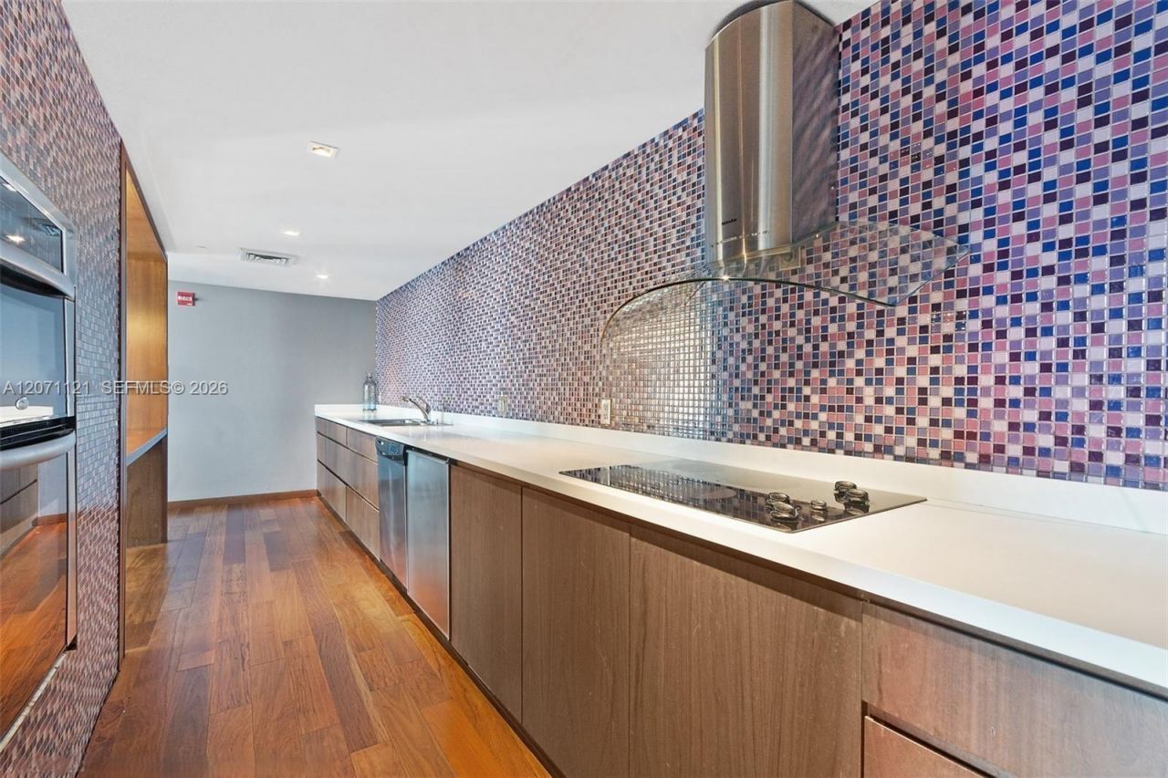 335 S Biscayne Blvd, Unit 1500, Miami, FL 33131 Photo