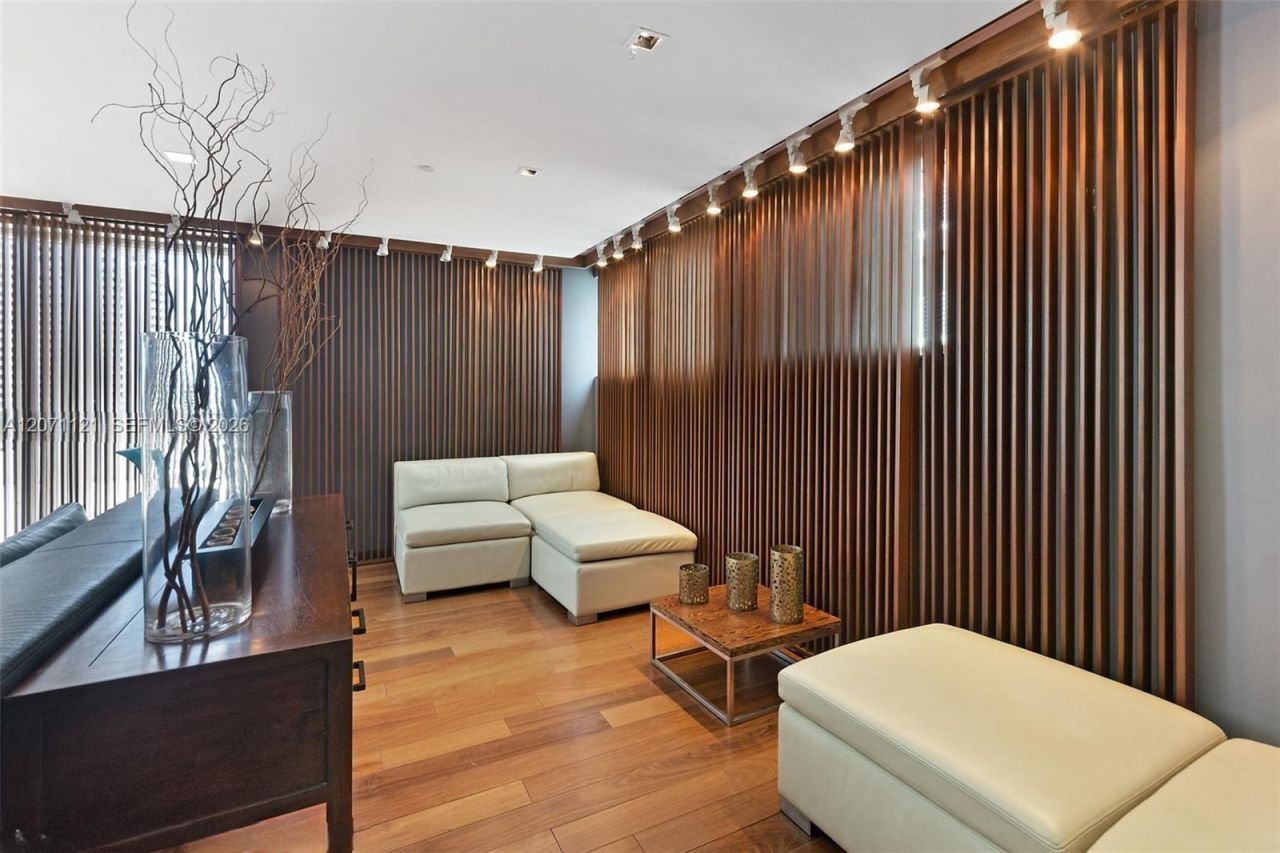 335 S Biscayne Blvd, Unit 1500, Miami, FL 33131 Photo