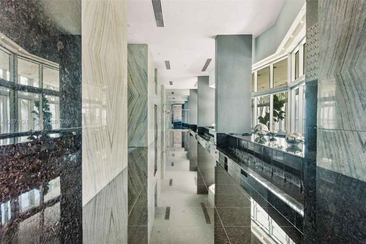335 S Biscayne Blvd, Unit 1500, Miami, FL 33131 Photo
