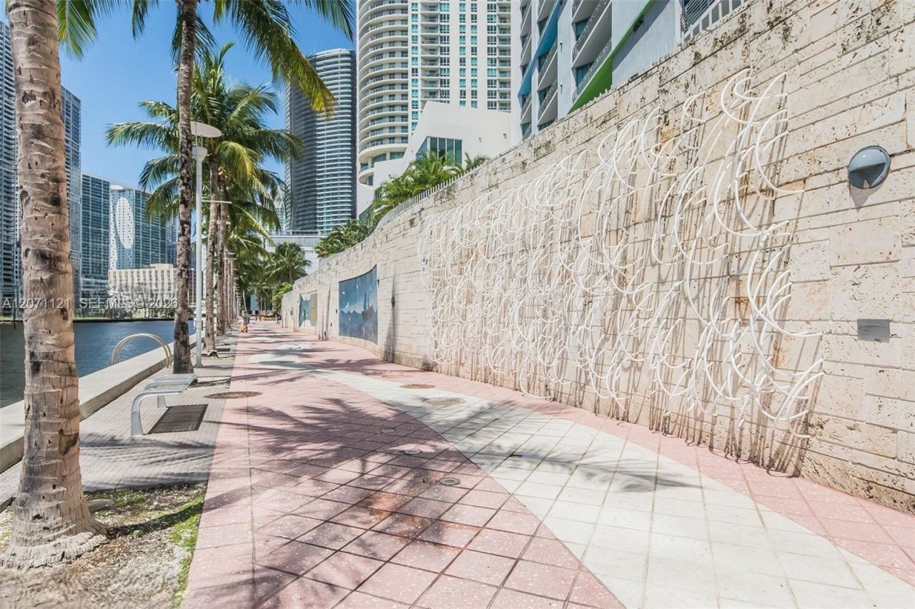 335 S Biscayne Blvd, Unit 1500, Miami, FL 33131 Photo