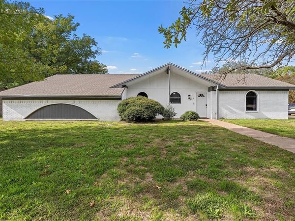 129 Texas Avenue, Hewitt, TX 76643