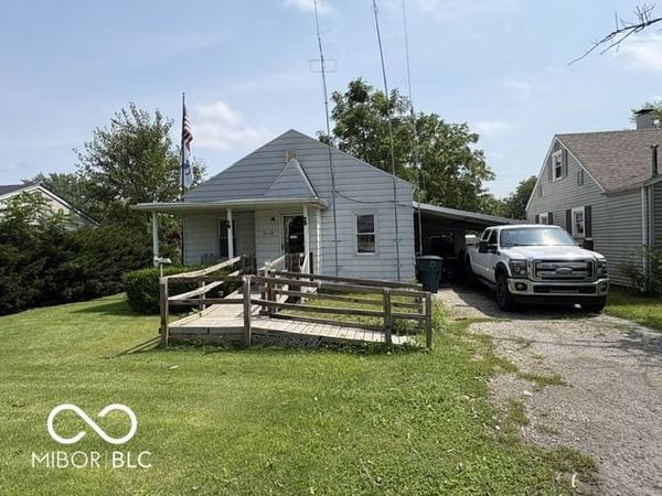 3008 S Hackley Street , Muncie, IN 47302
