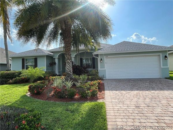 286 SW Vista Lake Drive, Port St Lucie, FL 34953