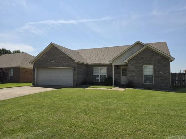 1325 Cherokee St, Wynne, AR 72396