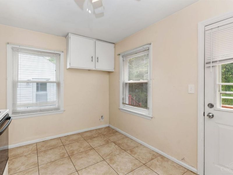 1742 Ashbrook Drive, Cincinnati, OH 45238 Photo 12
