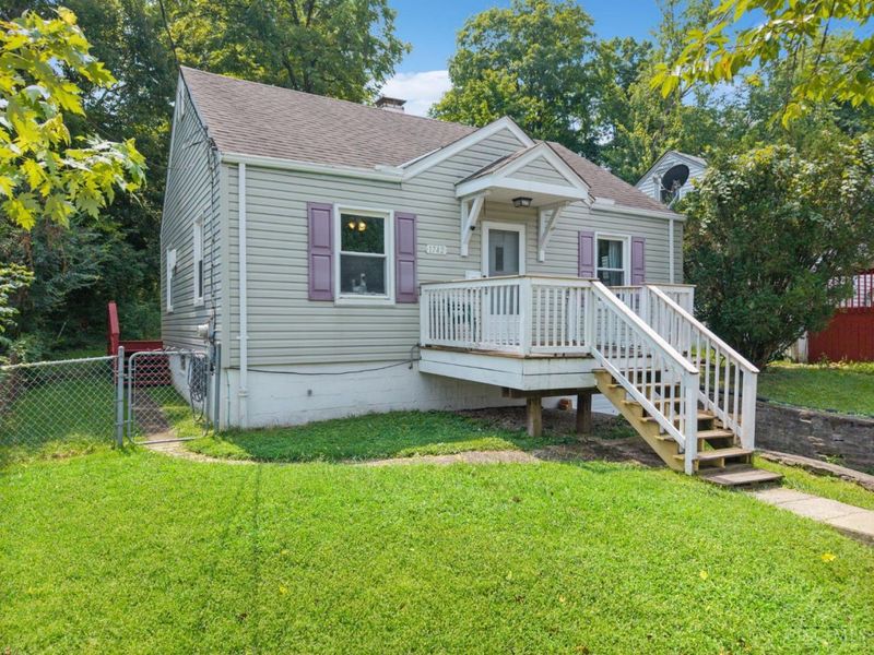 1742 Ashbrook Drive, Cincinnati, OH 45238 Photo 2