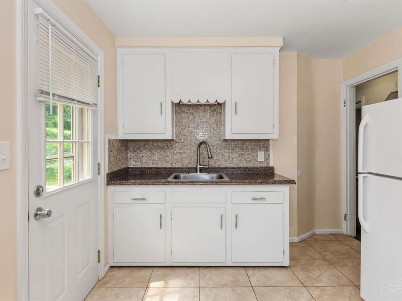 1742 Ashbrook Drive, Cincinnati, OH 45238 Photo 9
