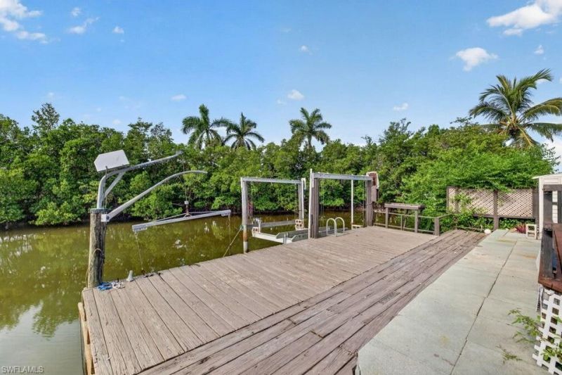 656 Palm Ave, Goodland, FL 34140 Photo