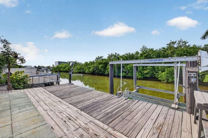 656 Palm Ave, Goodland, FL 34140 Photo