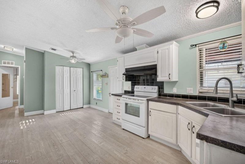 656 Palm Ave, Goodland, FL 34140 Photo