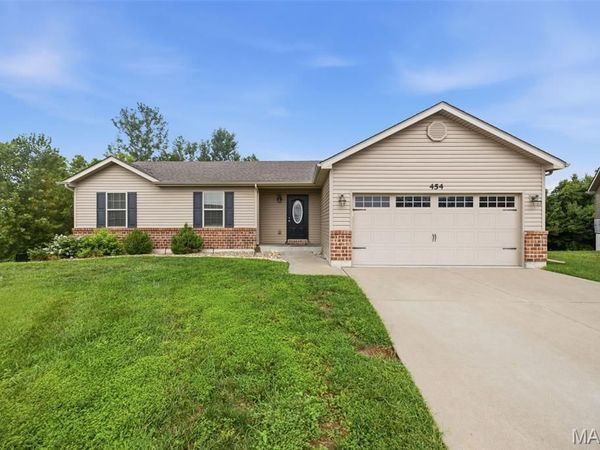 454 Honeysuckle Creek Drive, Wentzville, MO 63385