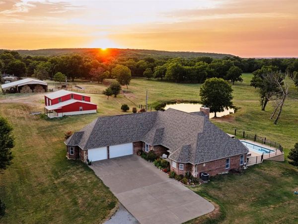 13067 S Bristlecone Road, Henryetta, OK 74437
