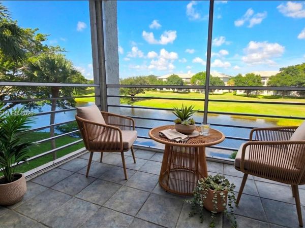 9230 Lagoon Pl , Unit 310, Davie, FL 33324
