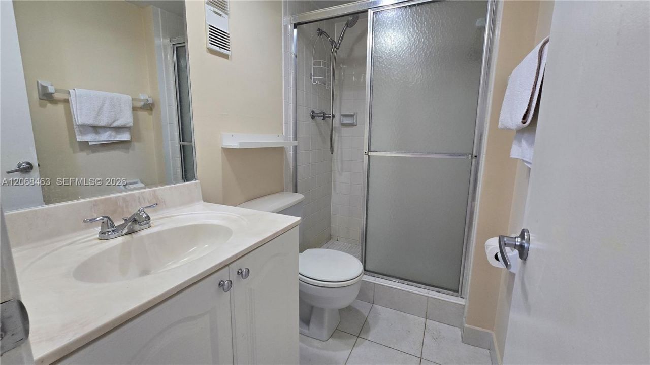 9230 Lagoon Pl , Unit 310, Davie, FL 33324 Photo