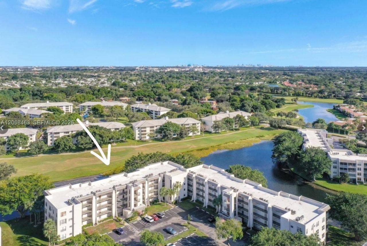 9230 Lagoon Pl , Unit 310, Davie, FL 33324 Photo
