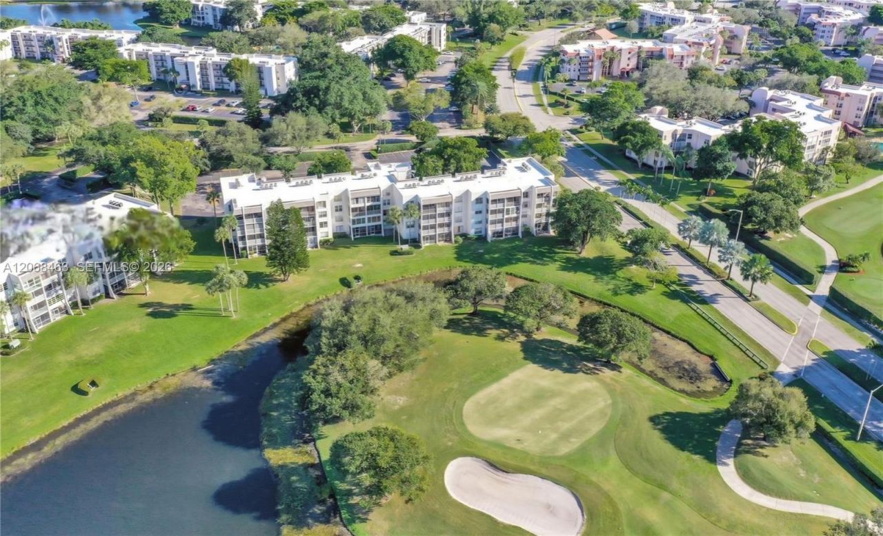 9230 Lagoon Pl , Unit 310, Davie, FL 33324 Photo