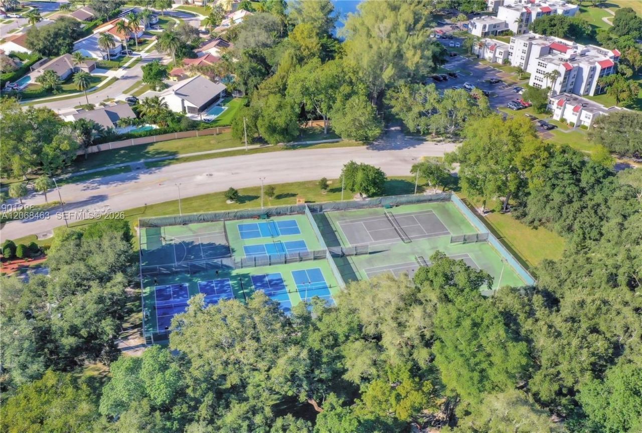9230 Lagoon Pl , Unit 310, Davie, FL 33324 Photo
