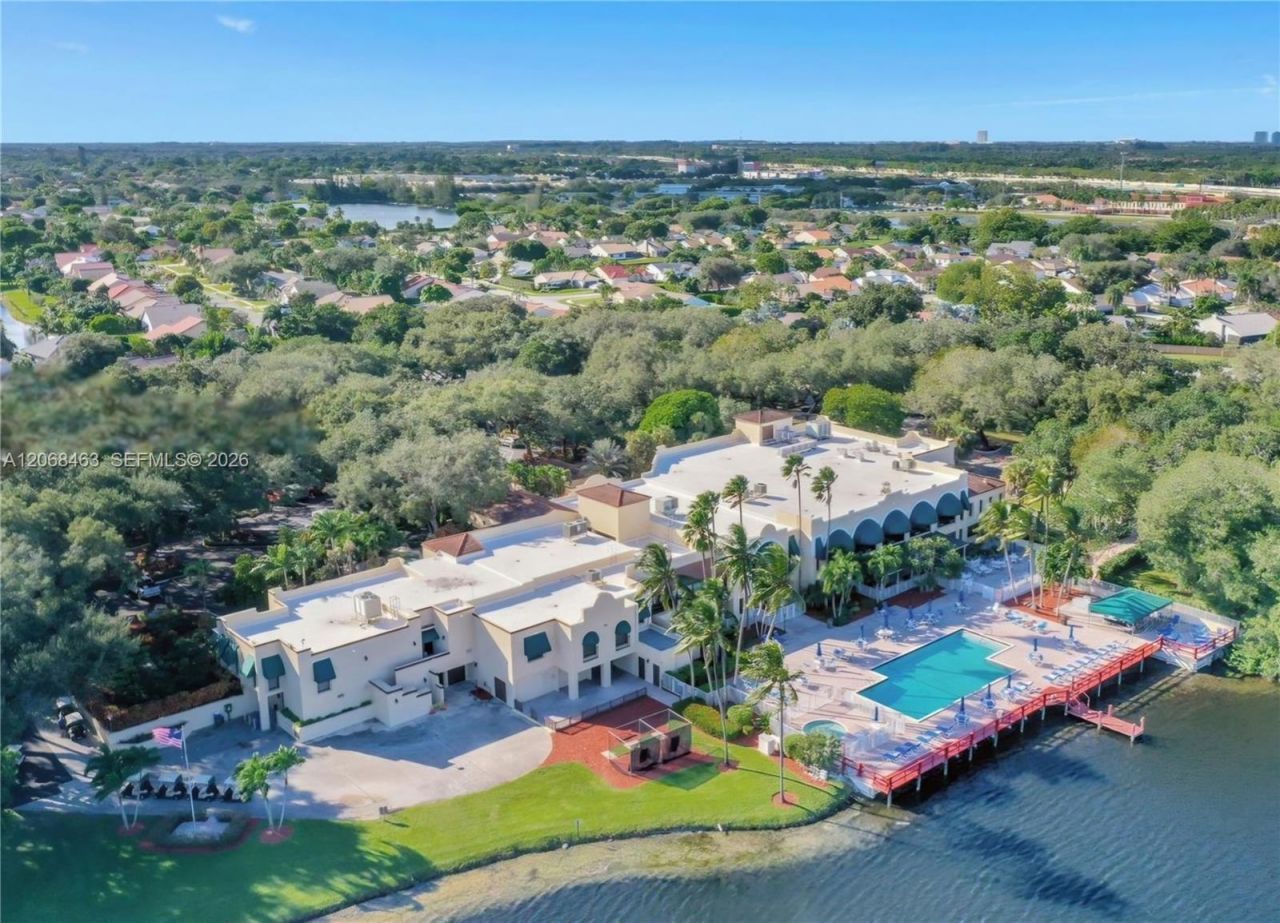 9230 Lagoon Pl , Unit 310, Davie, FL 33324 Photo