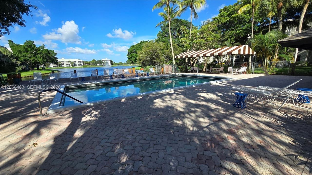 9230 Lagoon Pl , Unit 310, Davie, FL 33324 Photo