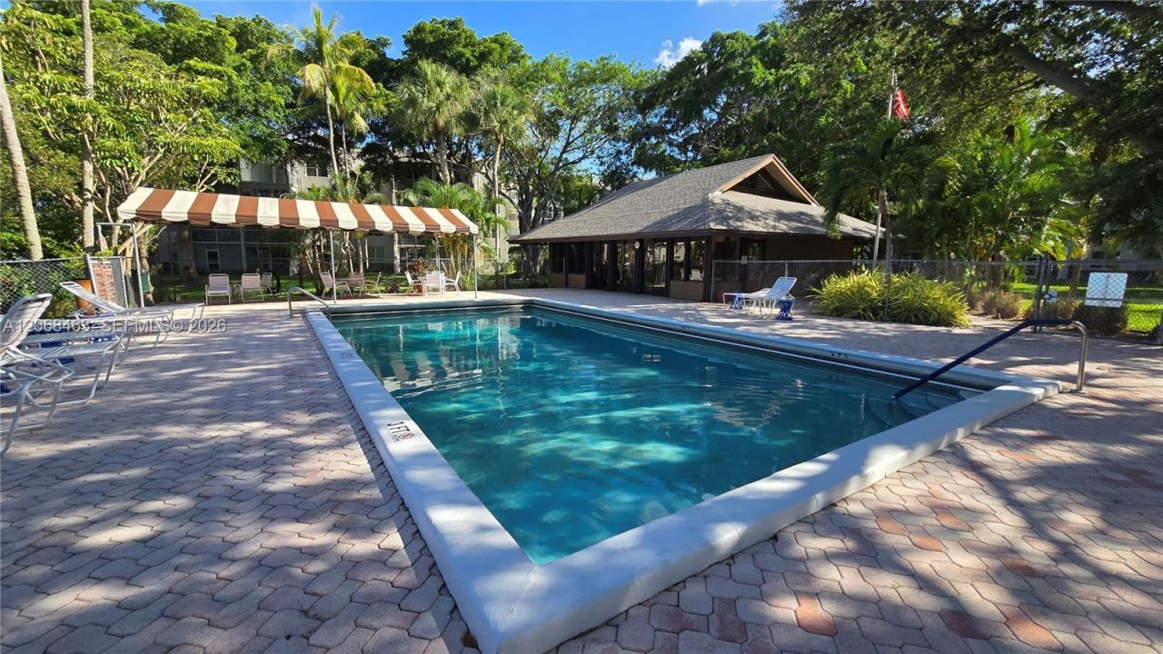 9230 Lagoon Pl , Unit 310, Davie, FL 33324 Photo