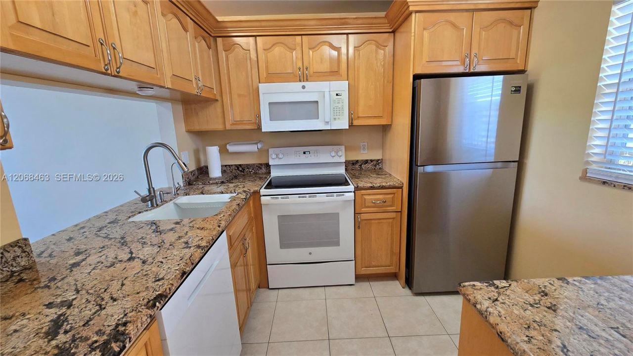 9230 Lagoon Pl , Unit 310, Davie, FL 33324 Photo