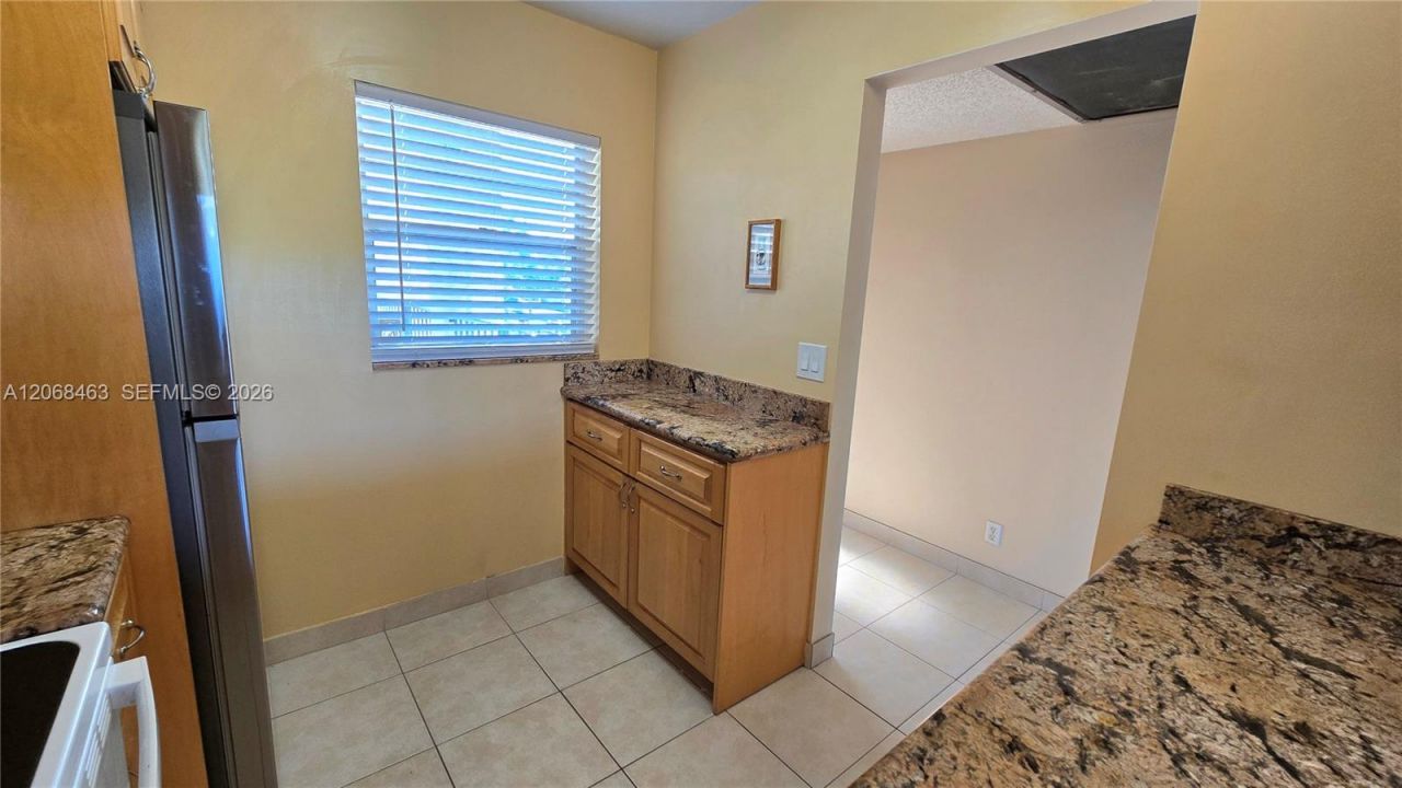 9230 Lagoon Pl , Unit 310, Davie, FL 33324 Photo