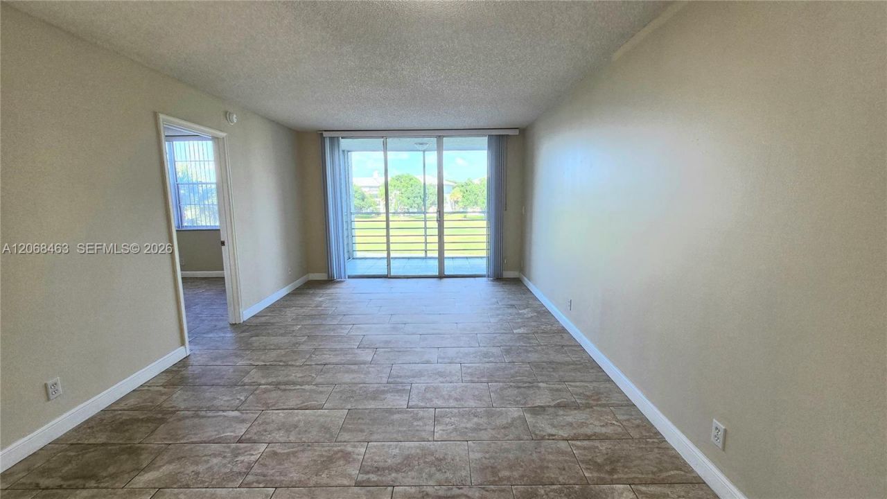 9230 Lagoon Pl , Unit 310, Davie, FL 33324 Photo