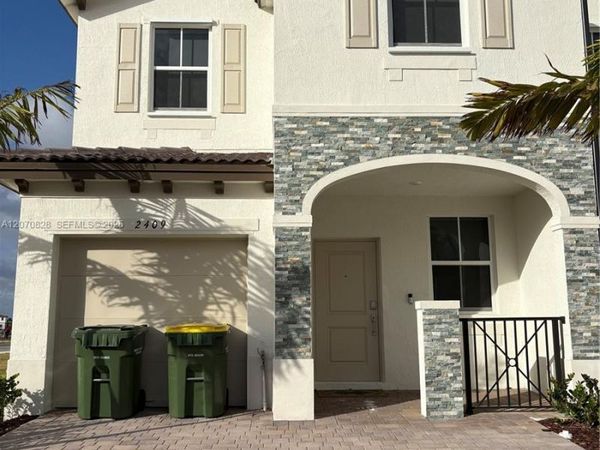 2409 SE 28th St , Homestead, FL 33035