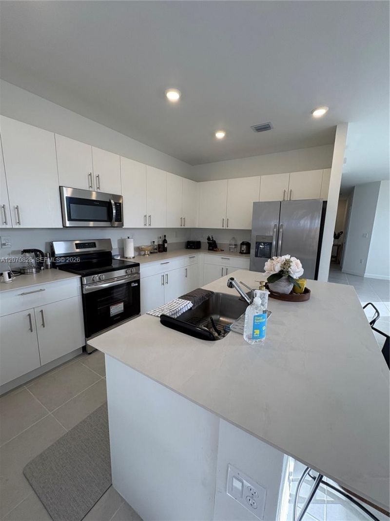 2409 SE 28th St , Homestead, FL 33035 Photo