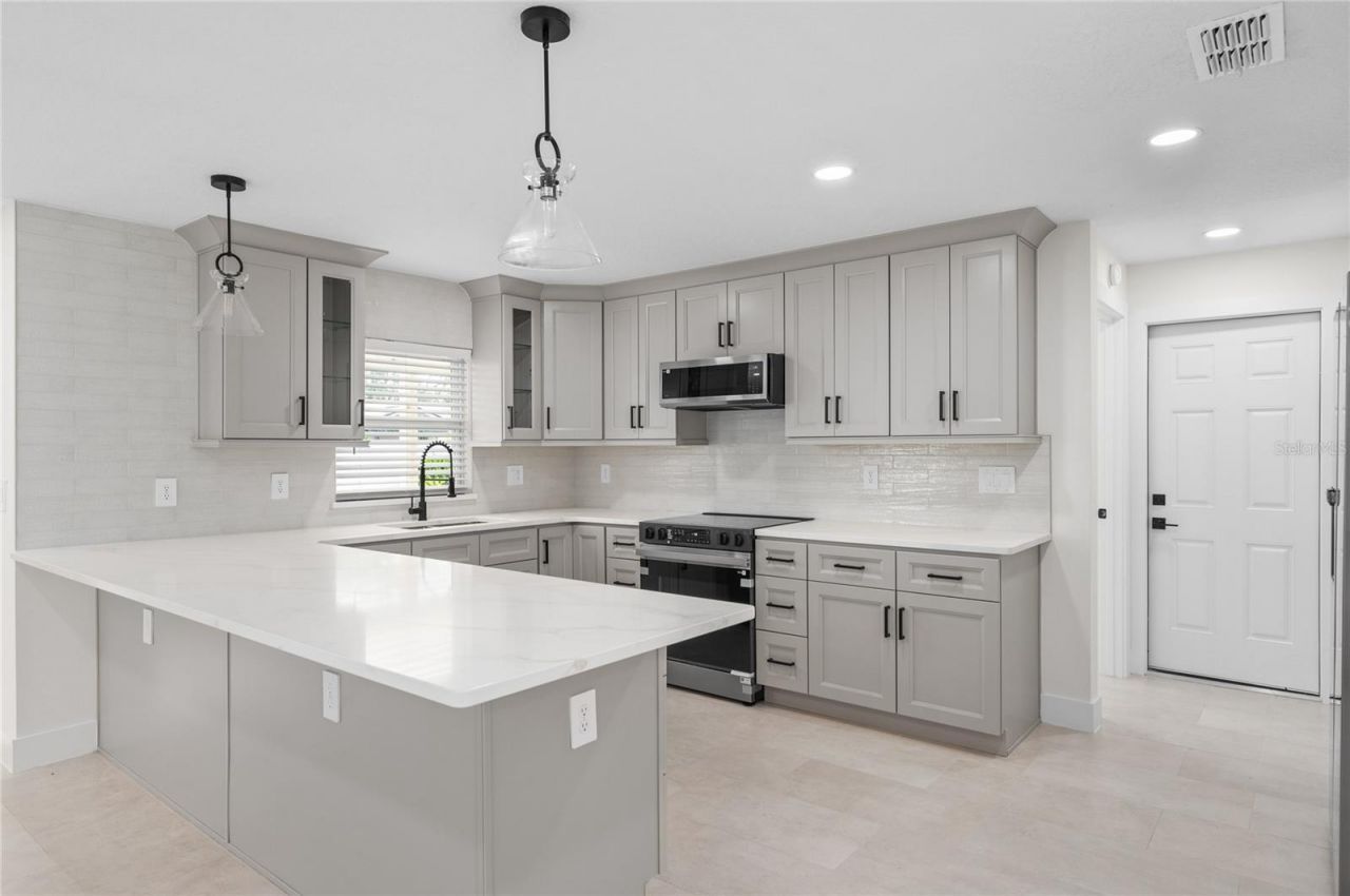 5112 Jeannine Court , Orlando, FL 32807 Photo