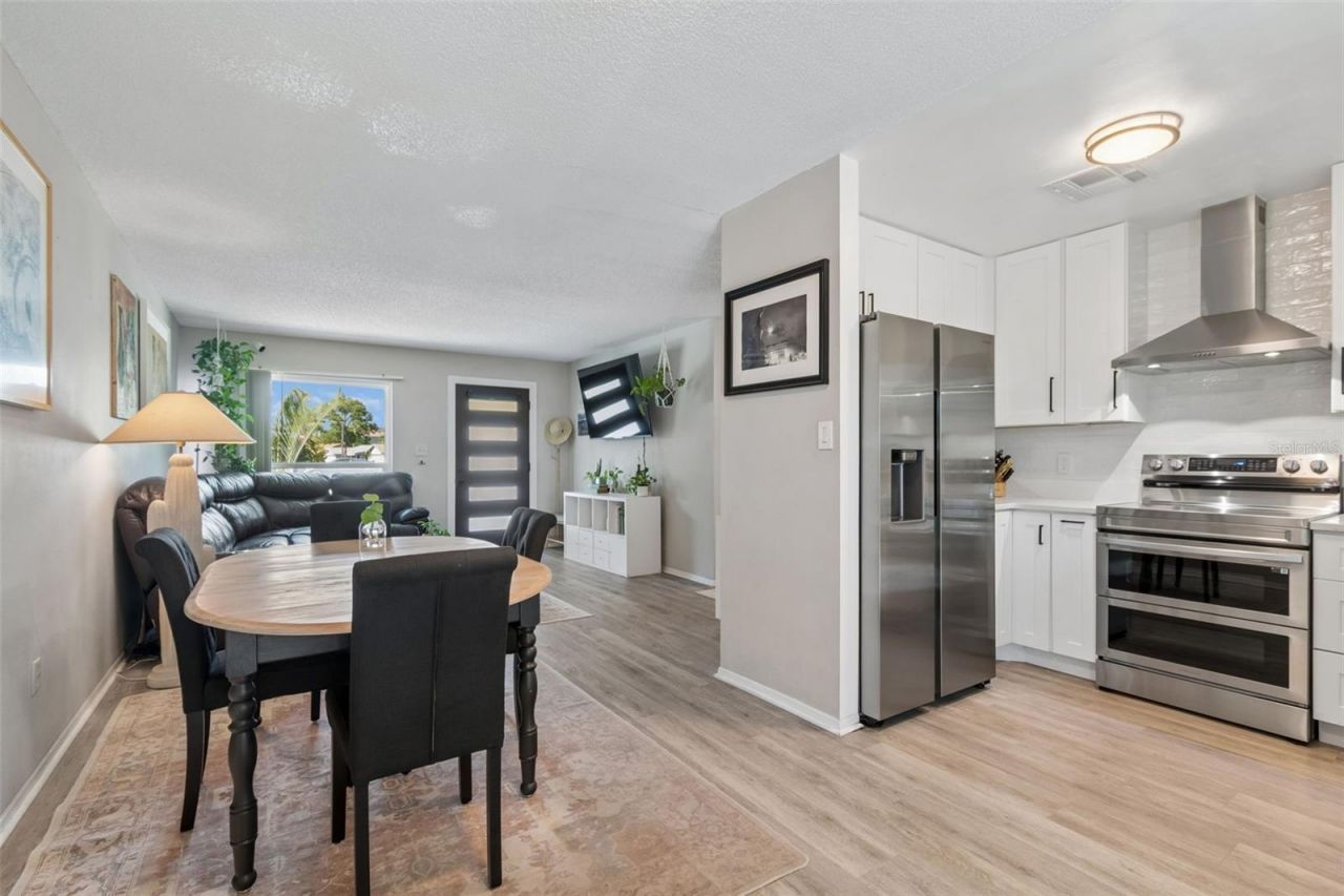 4185 Whiting Drive Se, Saint Petersburg, FL 33705 Photo