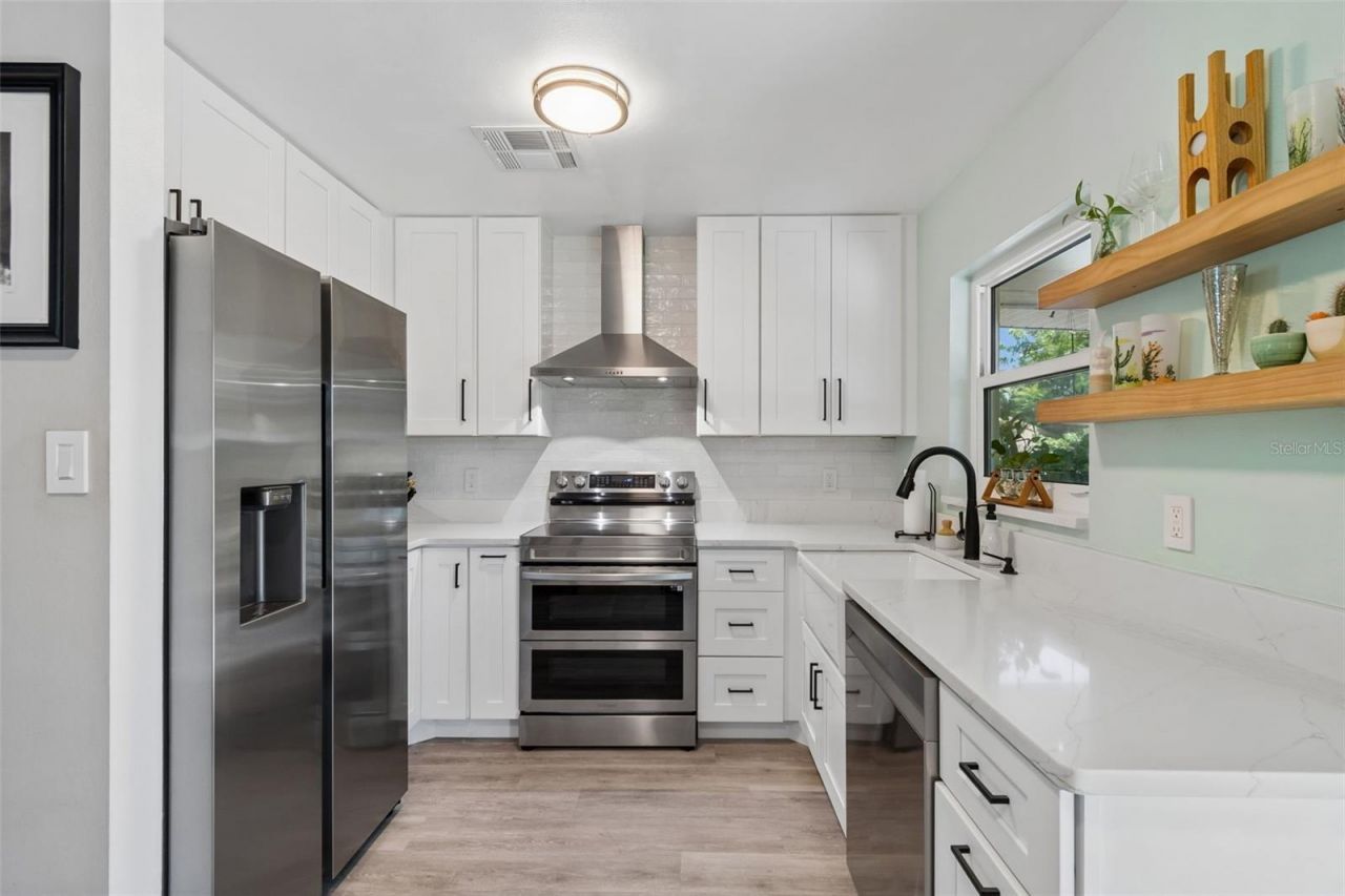 4185 Whiting Drive Se, Saint Petersburg, FL 33705 Photo
