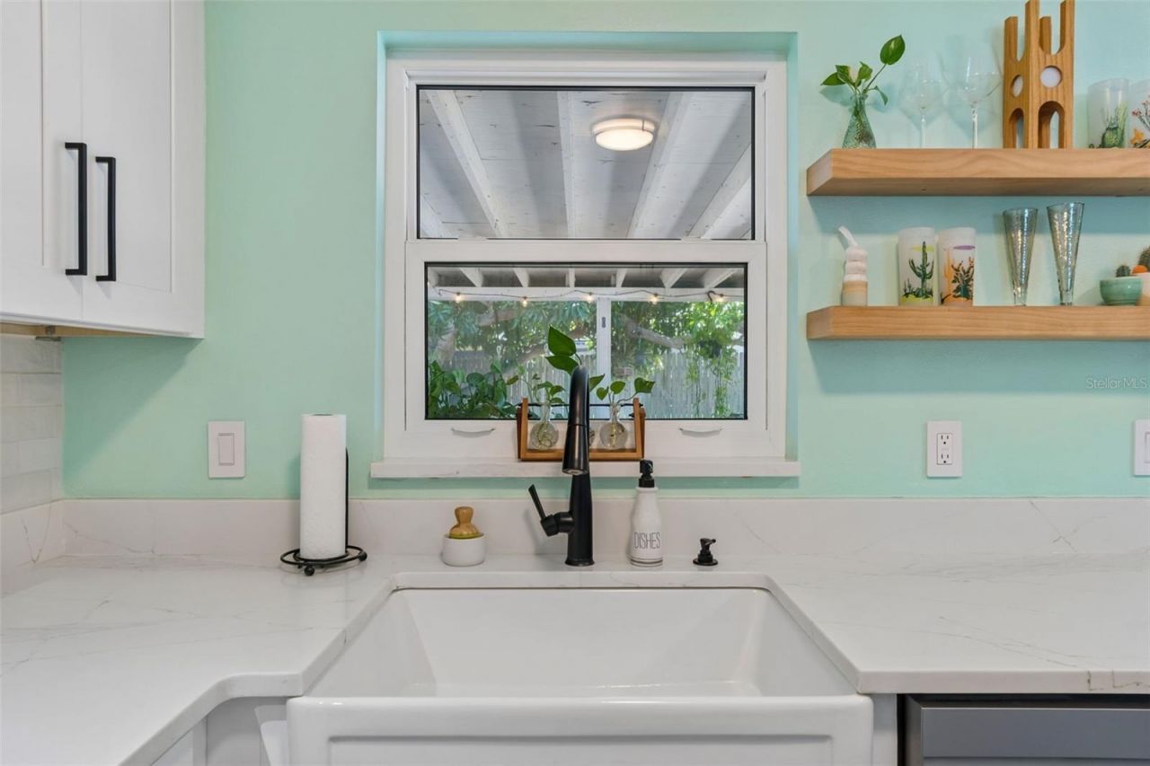 4185 Whiting Drive Se, Saint Petersburg, FL 33705 Photo