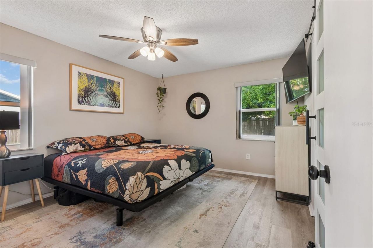 4185 Whiting Drive Se, Saint Petersburg, FL 33705 Photo