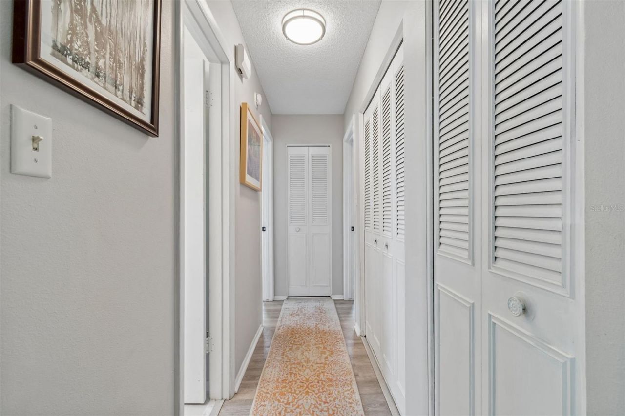 4185 Whiting Drive Se, Saint Petersburg, FL 33705 Photo